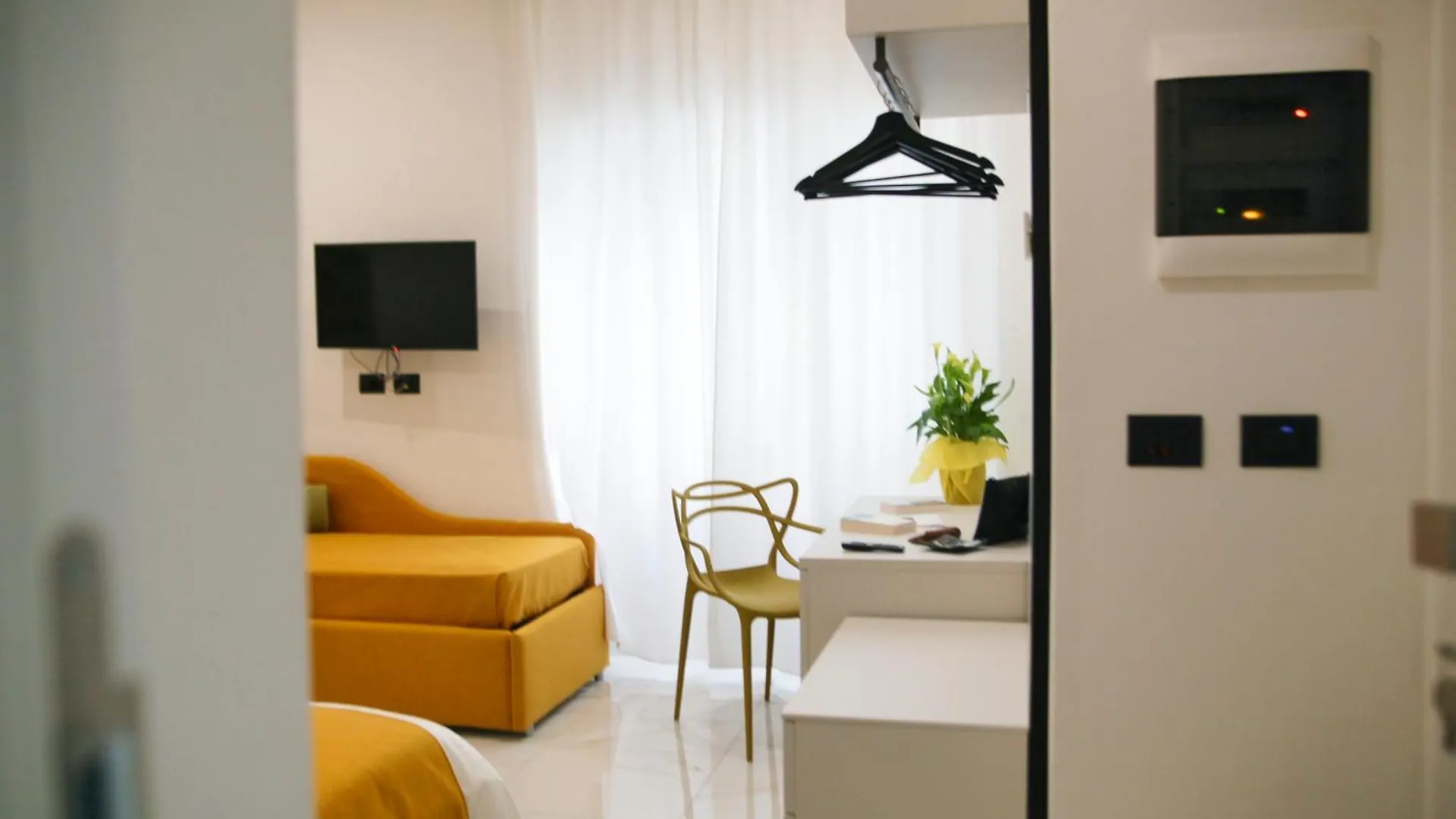 Be-Coloured Hotel Naples Guest house