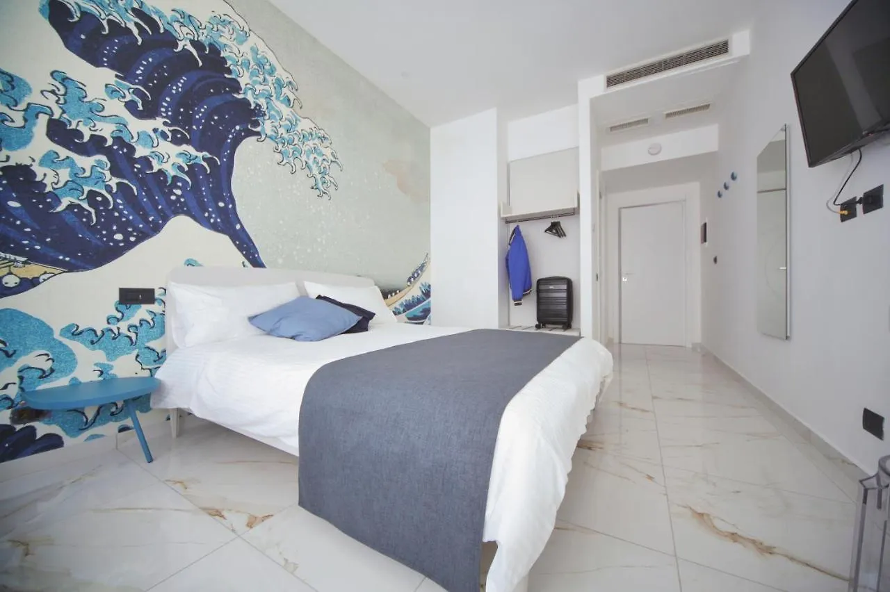 Be-Coloured Hotel Napels 0*,