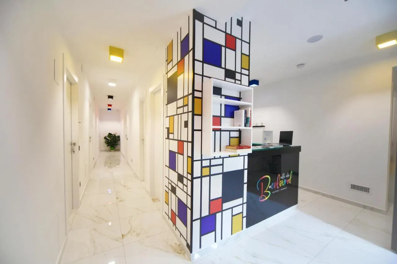 Be-Coloured Hotel Napels 0*,