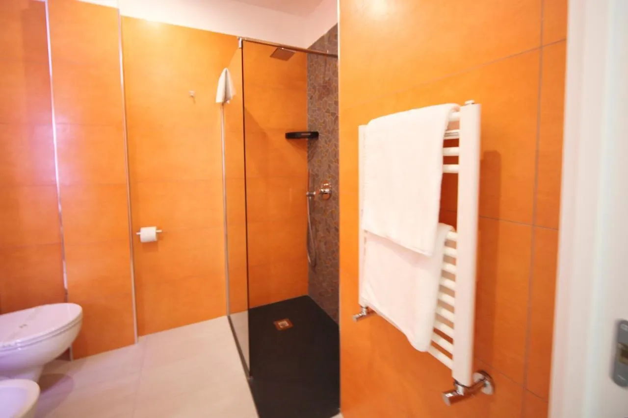 Be-Coloured Hotel Napels 0*,
