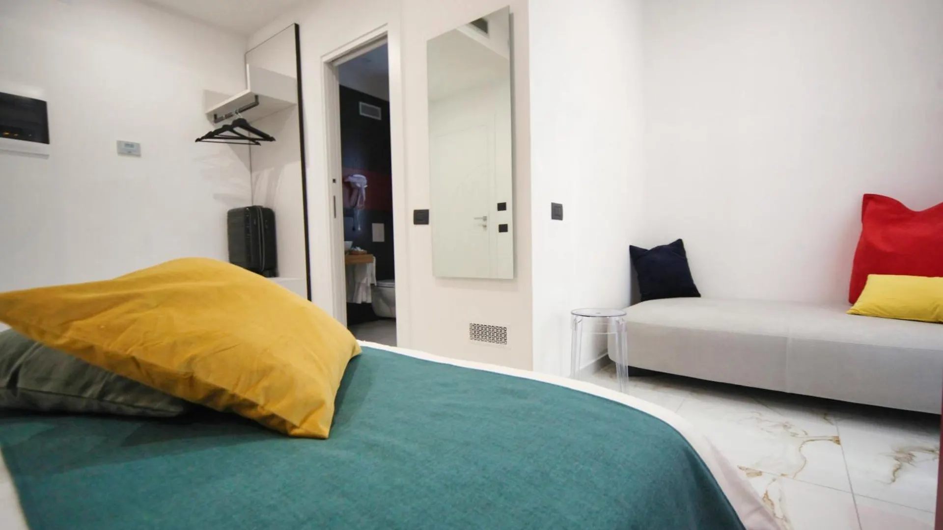 Be-Coloured Hotel Napels Italië